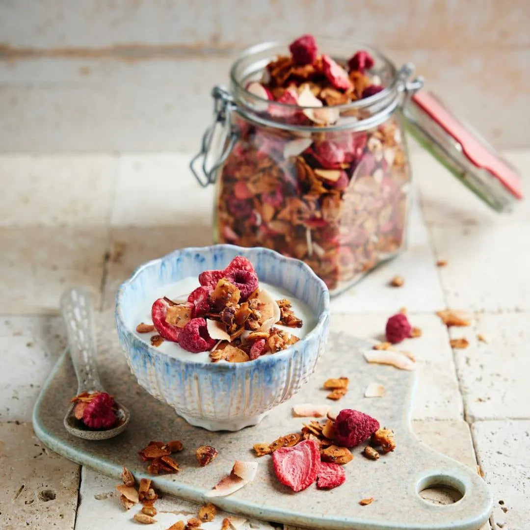 Knuspriges Granola mit Erdbeeren im Thermomix®*