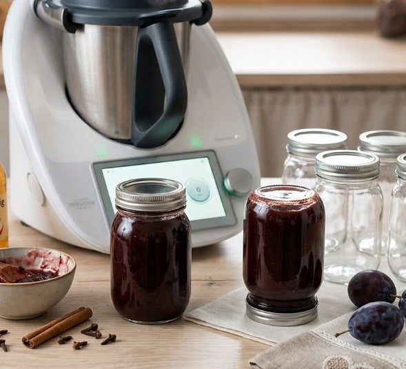 Pflaumenmus im Thermomix®* ohne Zucker – kostenloses fitgemixt Rezept, selbstgemacht mit Zimt, Nelken und Apfelessig, in Schraubgläsern auf Vorrat