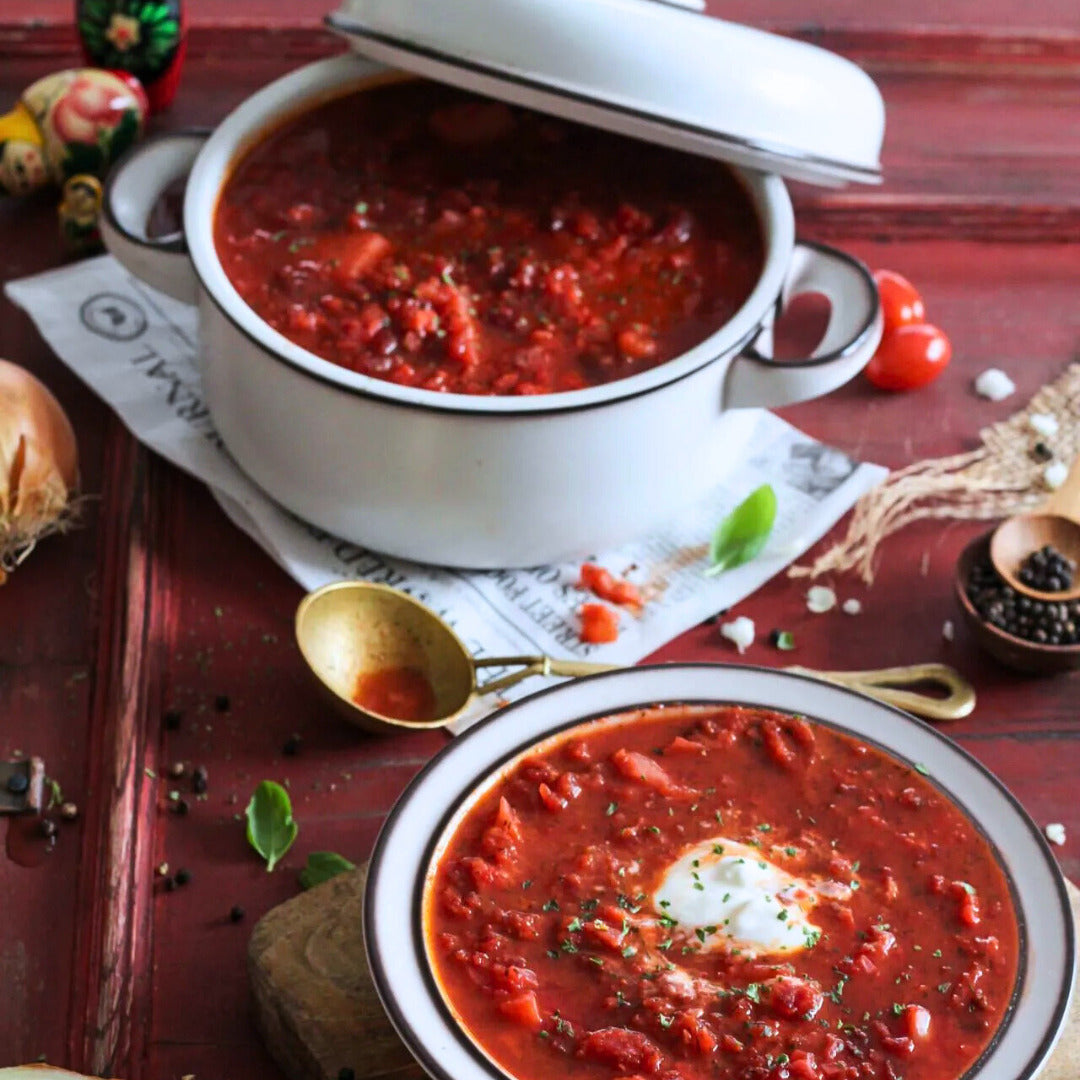 Borschtsch – die berühmte Rote-Bete-Suppe aus dem russischen Kochbuch neu & fitgemixt. Rezeptheft im fitgemixt Shop sichern.