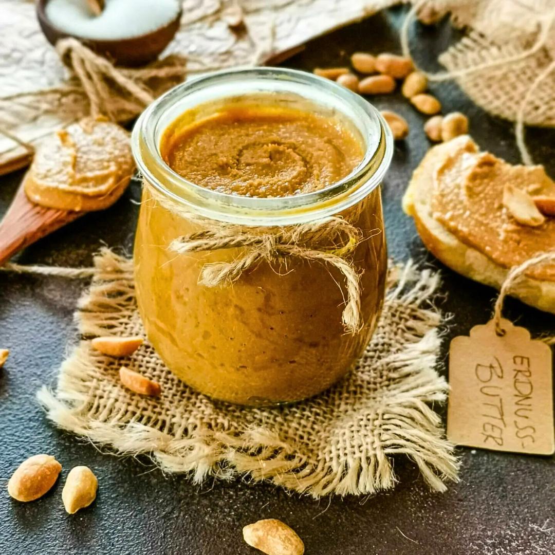 Erdnussbutter Rezept aus dem Fitgemixt Backbuch "Süß bin ich" – entdecke das Buch jetzt im Shop