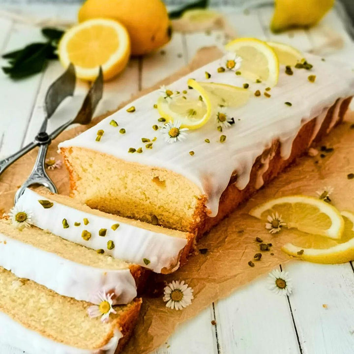 Frischer Zitronenkuchen aus dem Backbuch "Süß bin ich" – jetzt dein Exemplar im Fitgemixt-Shop kaufen