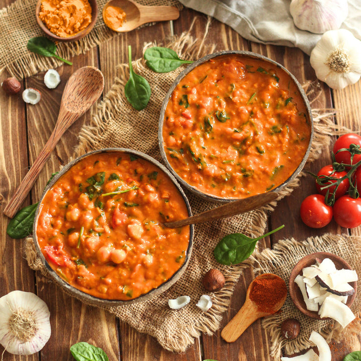 Low Carb Kichererbsen-Curry mit Kokosmilch – gesunde Rezeptideen im Kochbuch Lecker Low Carb. Jetzt im fitgemixt-Shop erhältlich.