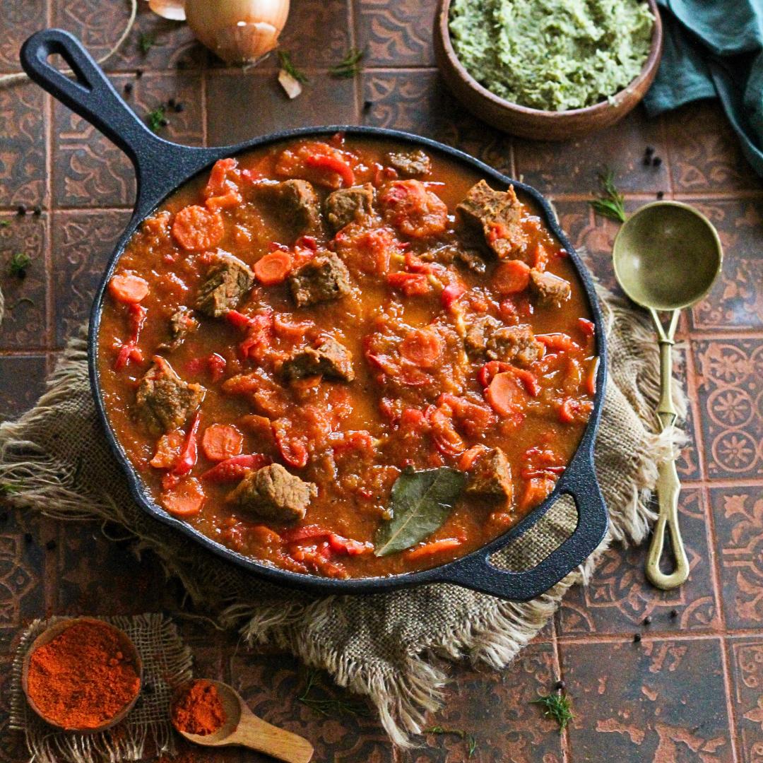 Herzhaft-gesunder Low Carb Gemüsetopf voller Geschmack – jetzt das Kochbuch „Lecker Low Carb“ im fitgemixt-Shop kaufen.