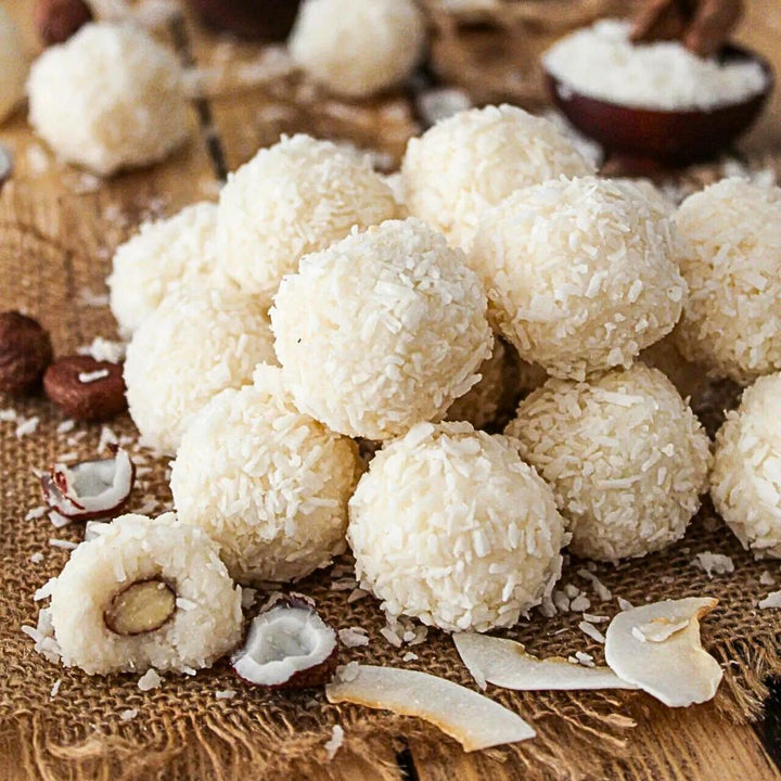 Kokos-Kugeln Rezept im Fitgemixt Backbuch "Süß bin ich" – entdecke das Buch jetzt im Shop