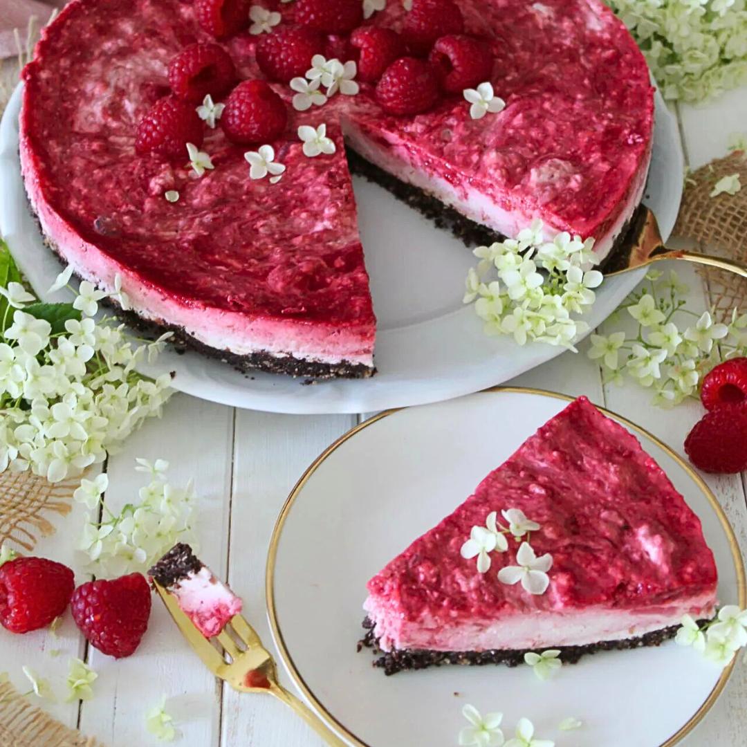 Himbeer-Cheesecake Rezept aus dem Backbuch "Süß bin ich" – jetzt dein Exemplar im Fitgemixt-Shop kaufen