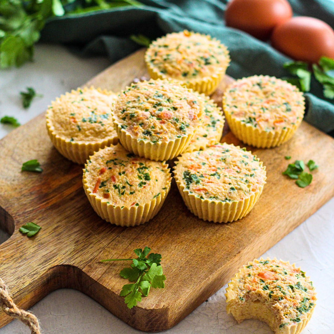 Herzhafte Low Carb Rührei-Muffins – perfekt für Frühstück oder Meal Prep. Alle Rezepte im Kochbuch Lecker Low Carb, gleich im fitgemixt-Shop kaufen.
