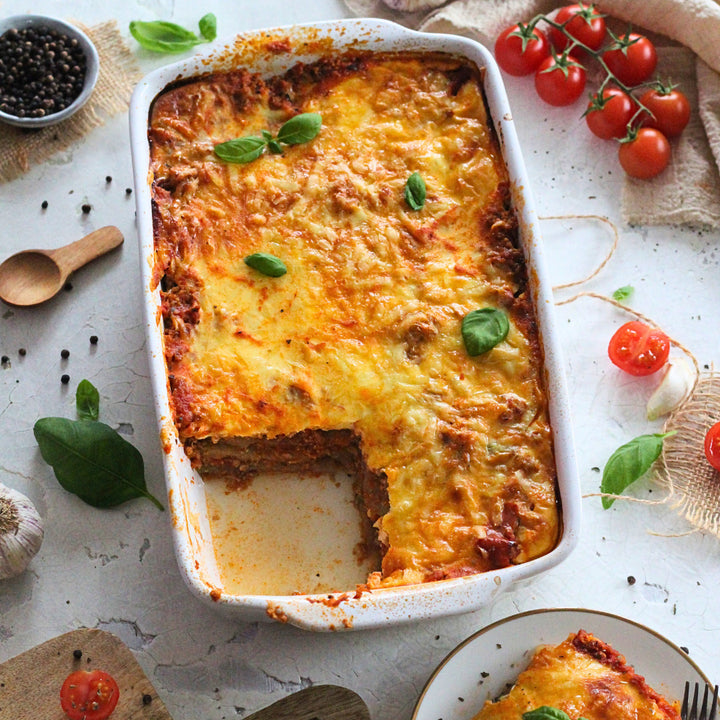 Low Carb Kohlrabi-Lasagne mit Käse überbacken – jetzt im Kochbuch Lecker Low Carb nachlesen und direkt im fitgemixt-Shop bestellen.