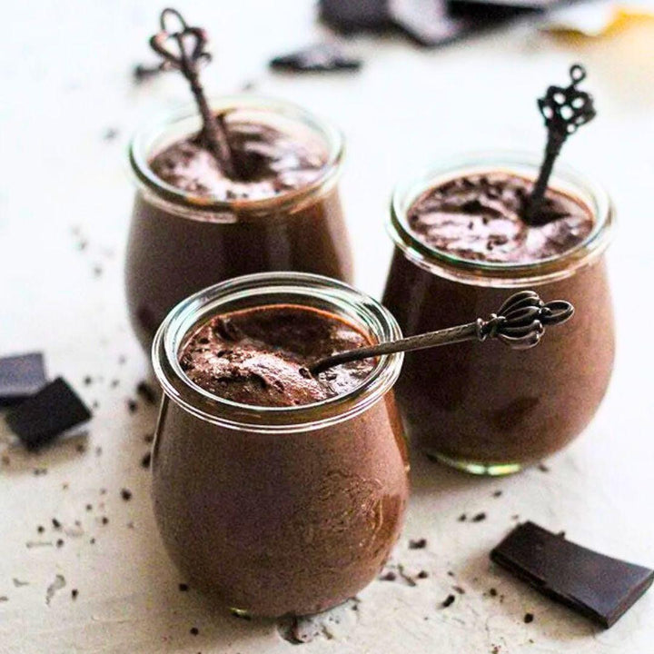 Low Carb Mousse au Chocolat ohne Zucker – entdecke dieses und viele weitere Rezepte im Kochbuch Lecker Low Carb. Jetzt im fitgemixt-Shop kaufen.