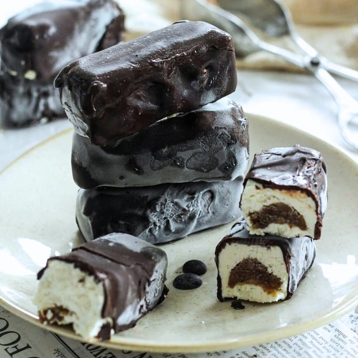 Syrki – gefüllte Schokoriegel aus dem russischen Kochbuch neu & fitgemixt. Gleich im fitgemixt Shop entdecken.