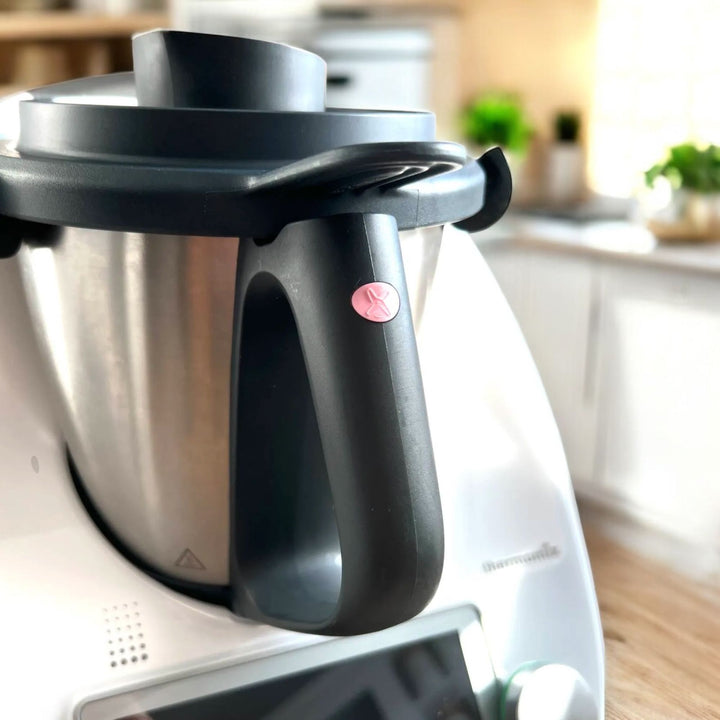 Abdeckung Thermomix Mixtopf Griff. FitButton weiß oder rosa ♥ Verschlussstöpsel passend für den Thermomix®* Griff.
