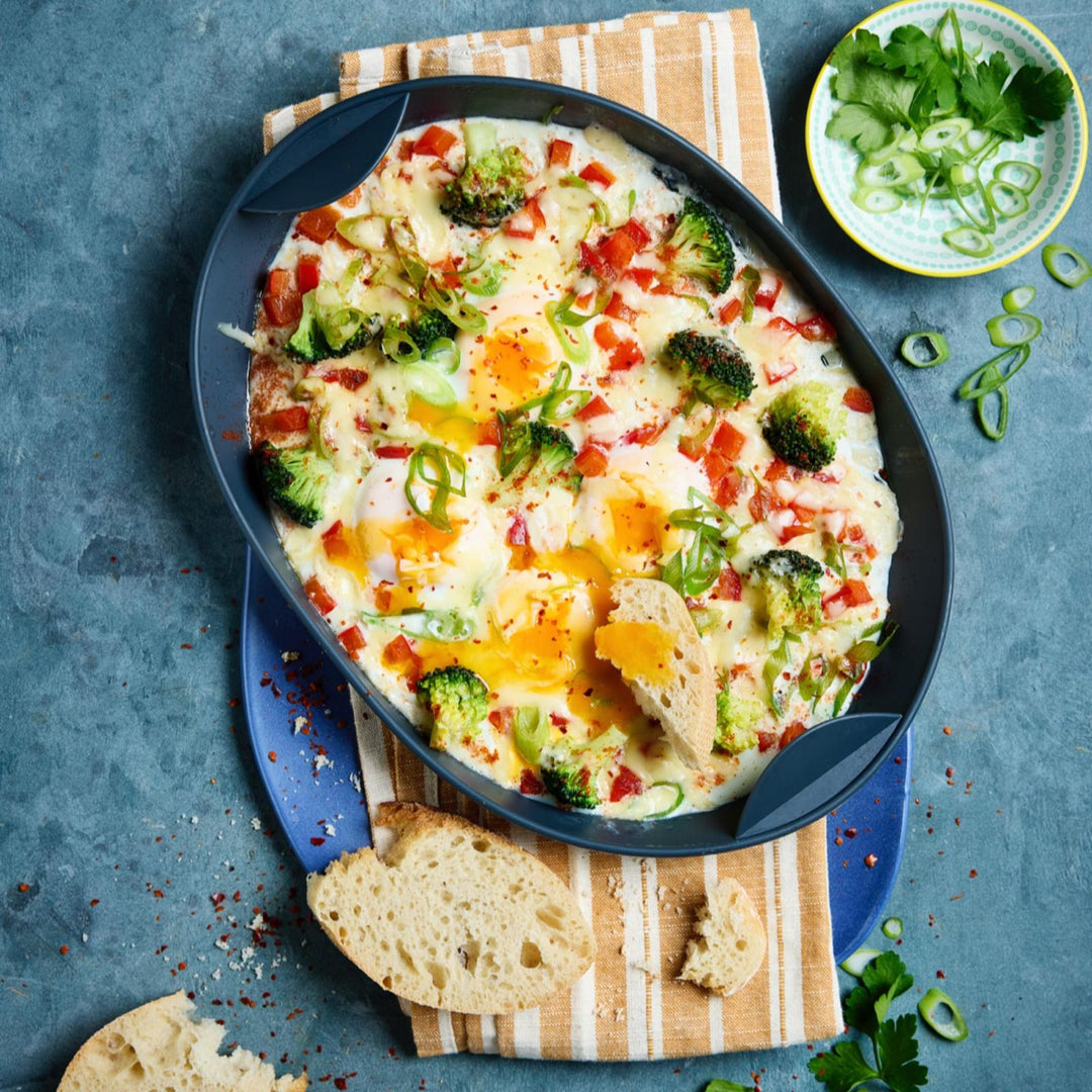 Herrlich fluffiges Omelette mit Brokkoli und Paprika als All-in-one-Rezept Thermomix®*-optimiert aus dem fitgemixt Varoma-Kochbuch „Jetzt dampft's", jetzt im Shop bestellen