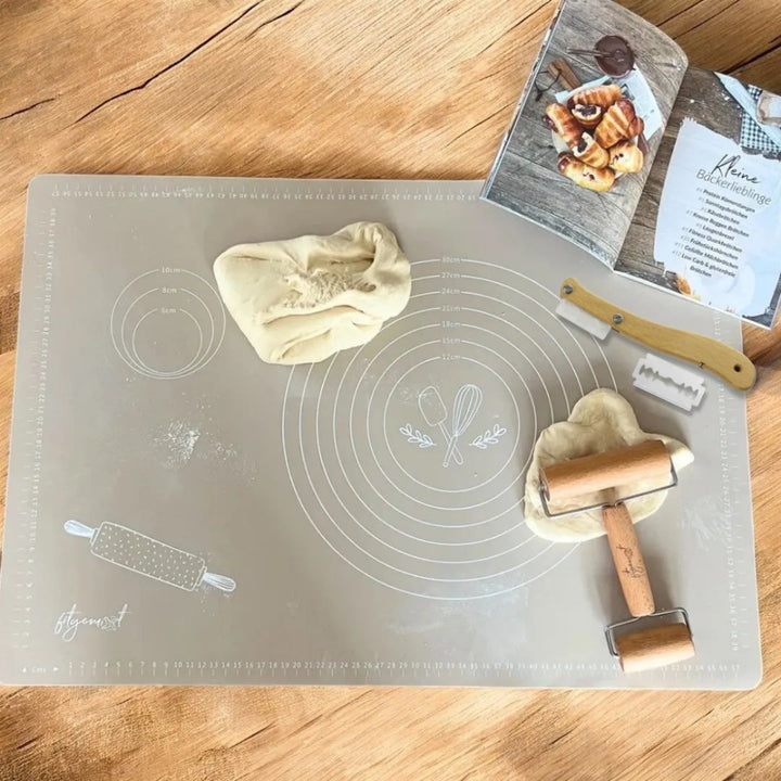 Backset von fitgemixt mit Silikonmatte, Teig und Brotbackbuch für den Thermomix®.