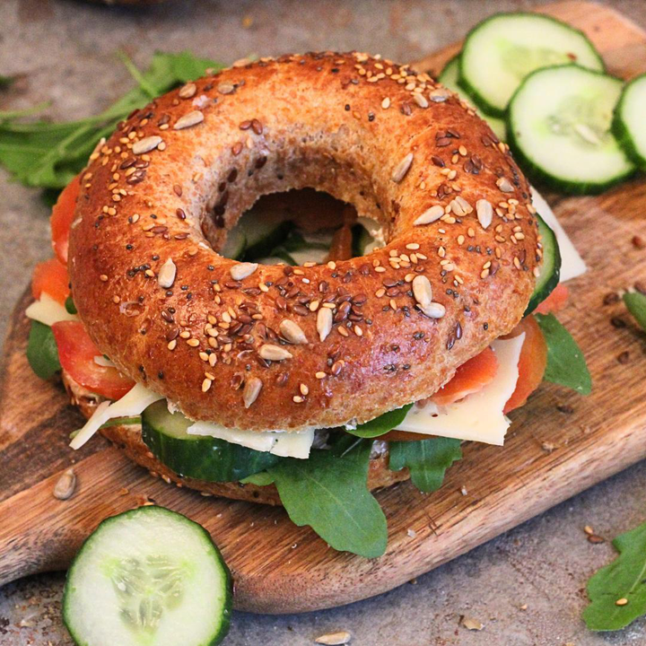 Bacon Pesto Rollen - aus dem neuen Brotbackbuch für den Thermomix by fitgemixt. Entdecke jetzt die neuen, köstlichen Rezepte im Brotbackbuch für den Thermomix by fitgemixt und lass dich von den Bacon Pesto Rollen verführen. Hole dir jetzt dein Exemplar und starte deine eigenen Backabenteuer!