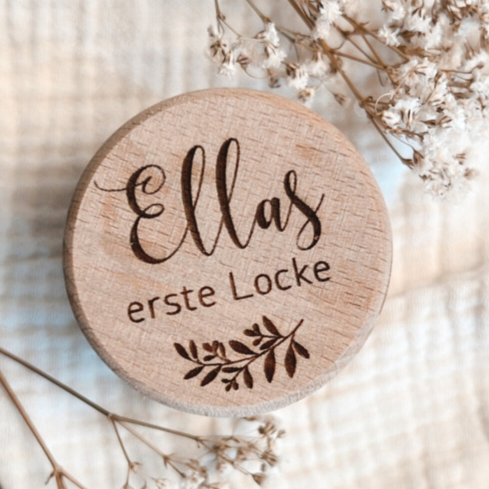 Dose für erste Locke mit Gravur des Namens jetzt erhältlich im fitgemixt - Onlineshop