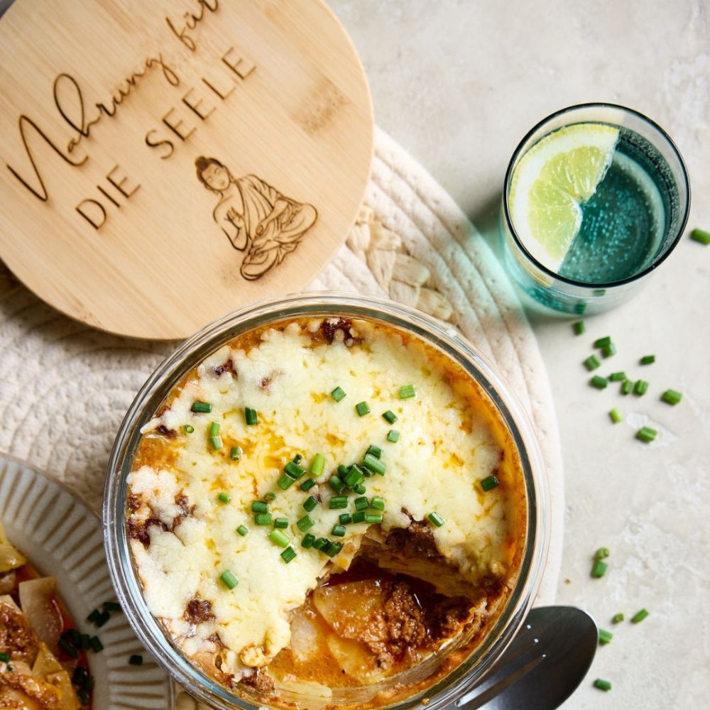 Meal Prep Glas rund mit graviertem Bambusdeckel – vielseitig einsetzbar für süße und herzhafte Gerichte, erhältlich bei fitgemixt