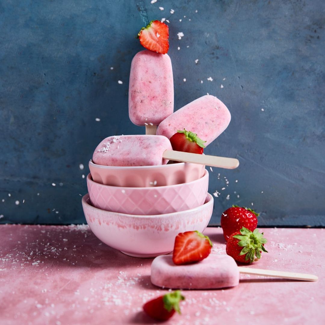 Erdbeer-Stieleis selbstgemacht – entdecke cremige Eisrezepte für Thermomix®* aus dem Buch "Eis dich glücklich".