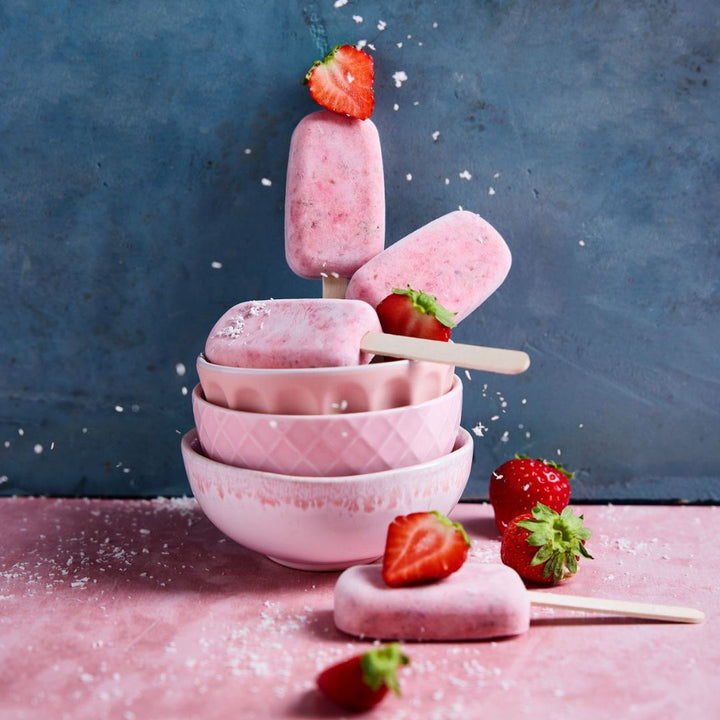 Erdbeer-Stieleis selbstgemacht – entdecke cremige Eisrezepte für Thermomix®* aus dem Buch "Eis dich glücklich".