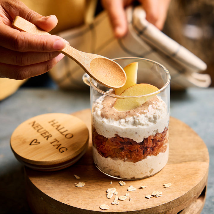Apfel Zimt Overnight Oats als löffelfertiges Frühstück mit dem Thermomix®* im Löffelglas und als Rezept vom fitgemixt Rezeptbuch "Let’s break fast" erhältlich
