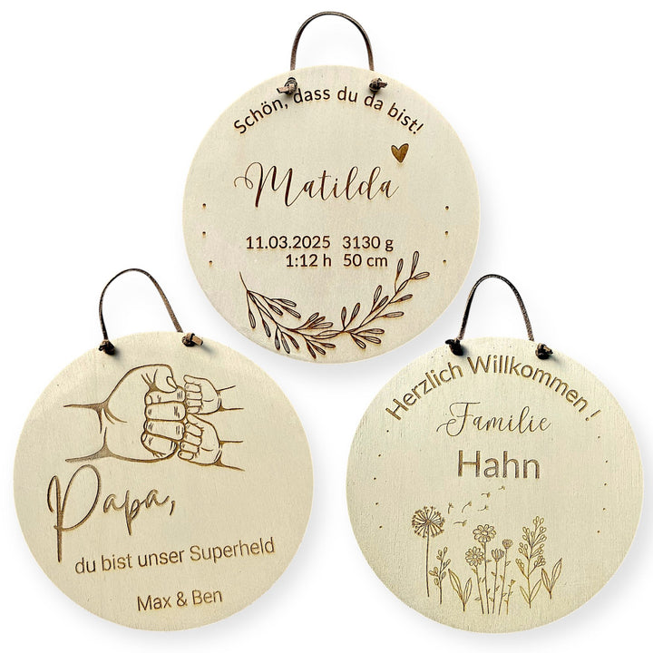 Du möchtest ein Geburtsschild aus Holz kaufen? Dann ist unser handgefertigtes und hochwertig lasergraviertes Geburtsschild genau das Richtige - Geschenkideen by Fitgemixt
