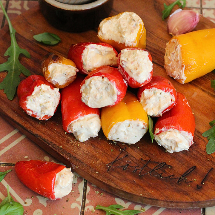 Leckere gefüllte Minipaprika - perfekte Partysnacks für jeden Anlass. Gemeinsam genießen - das Thermomix® Partyrezepte Kochbuch by fitgemixt - jetzt bestellen.