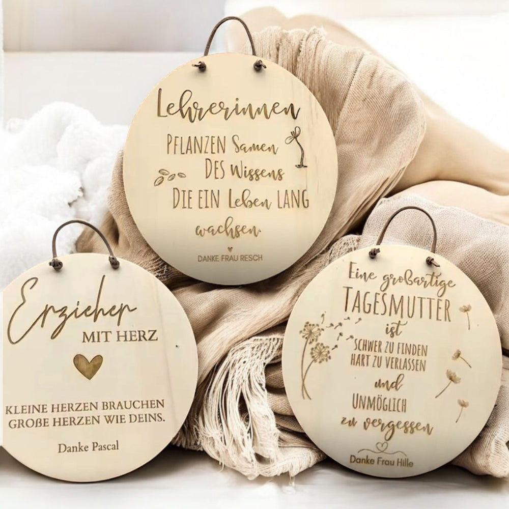 Die Holzschilder Geschenke für Lehrer werden von uns mit Liebe zum Detail graviert | fitgemixt Dekoshop