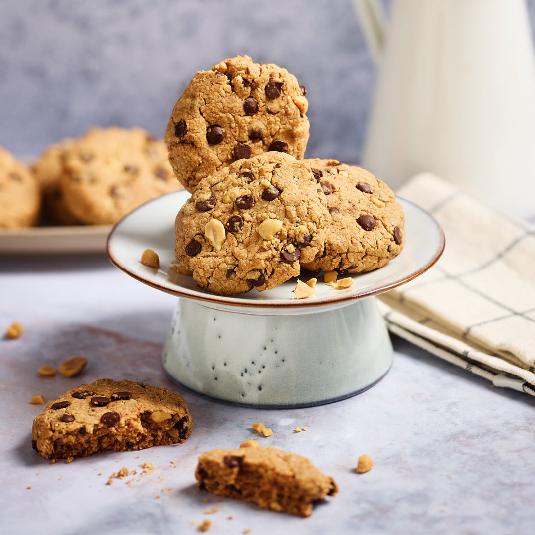Gesundes Frühstück im Thermomix®* mit zuckerfreien Erdnuss Cookies aus dem "Let’s break fast" Buch von fitgemixt