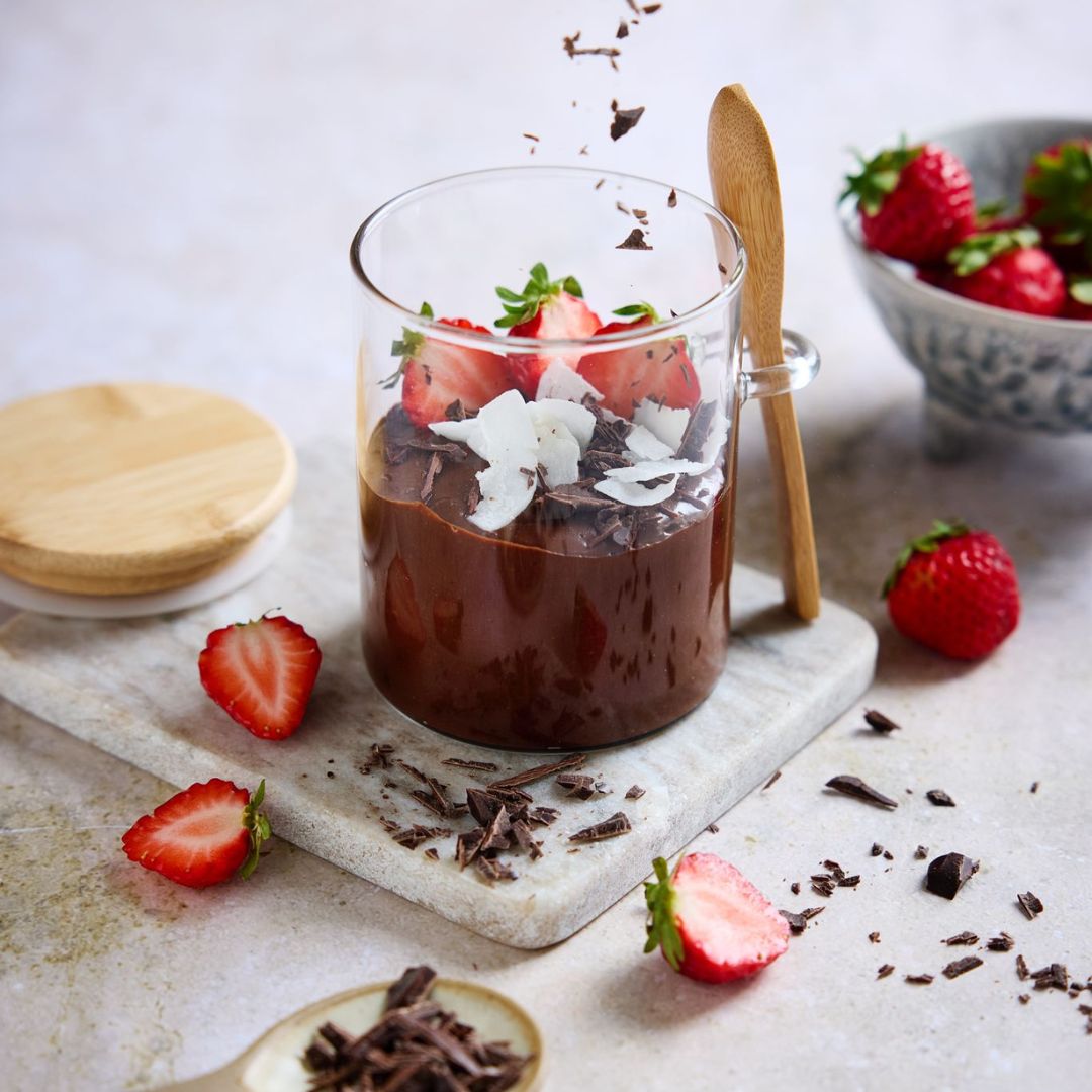 Frühstücks-Glas mit Deckel und Löffel aus Glas und Bambus – ideal für Porridge, Schokocreme oder Snacks to go im fitgemixt Shop kaufen