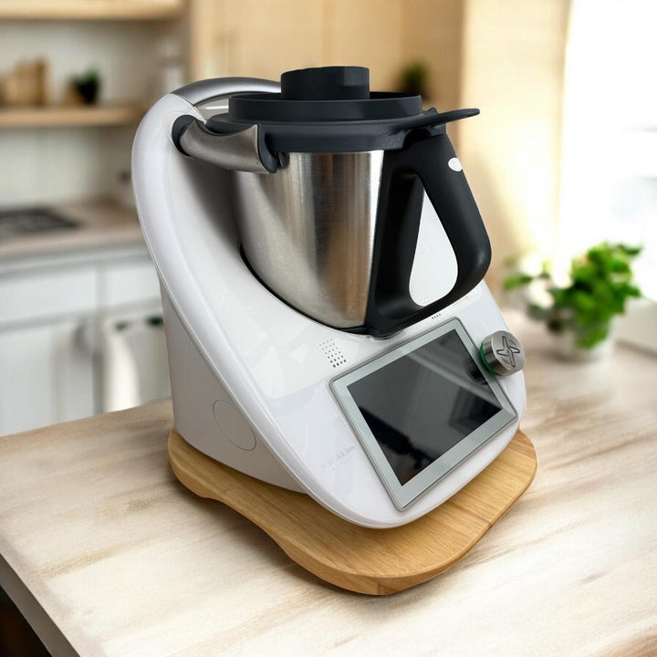 Gleitbrett für Thermomix TM6 & aus robuster Eiche - für dich handgefertigt mit viel Liebe made in Germany angefertig. HIER gestalten und bestellen