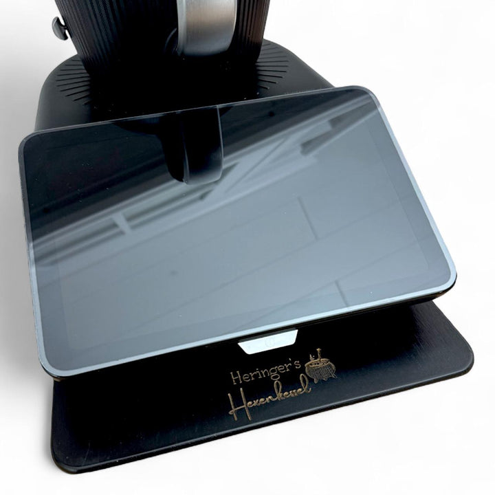Unser Gleitbrett für TM7 in schwarz erleichtert das Bewegen des Thermomix®* und ist jetzt hier im Shop verfügbar.