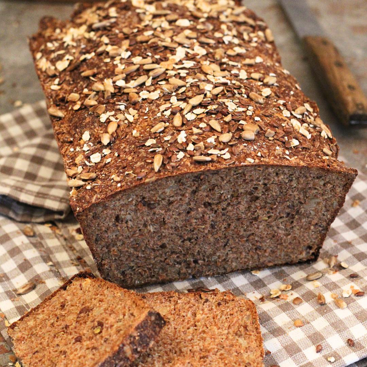 Glutenfreie Brötchen aus dem neuen Brotbackbuch für den Thermomix by fitgemixt. Entdecke jetzt unser neues Brotbackbuch für den Thermomix by fitgemixt und genieße köstliche glutenfreie Brötchen und vieles mehr! Jetzt bestellen und deine Backkünste auf ein neues Level bringen.
