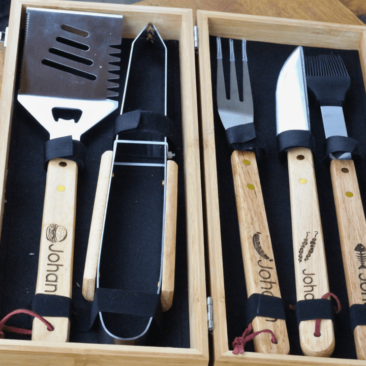 Grillbesteck personalisiert mit Wunschtext von fitgemixt - jetzt hier im Shop bestellen!!