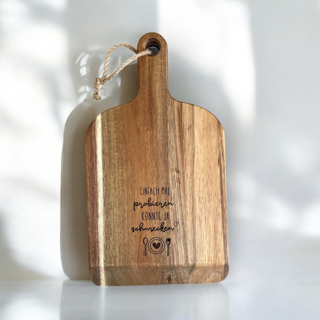 Großes Schneidebrett mit Gravur aus Akazienholz – massives Küchenbrett mit individueller Gravur als Geschenkidee von fitgemixt