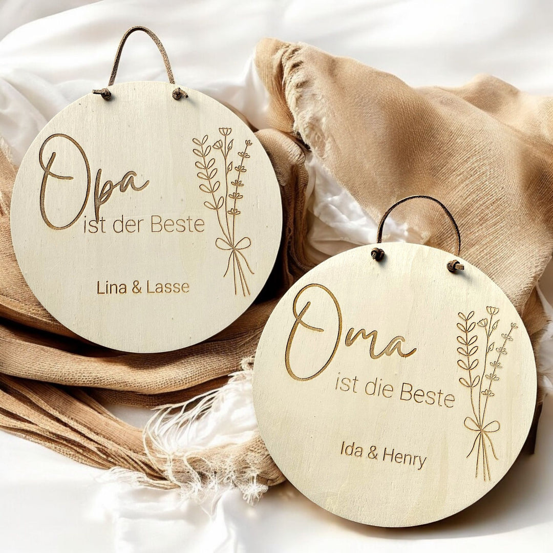 Unser Holzschild Oma ist das perfekte Geschenk, wenn du deiner Oma eine individuelle Freude machen möchtest - Geschenkideen by Fitgemixt