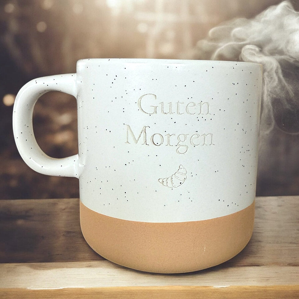 Kaffeetasse gravieren mit "Guten Morgen"-Gravur und Croissant – als perfektes Geschenk im fitgemixt Shop kaufen