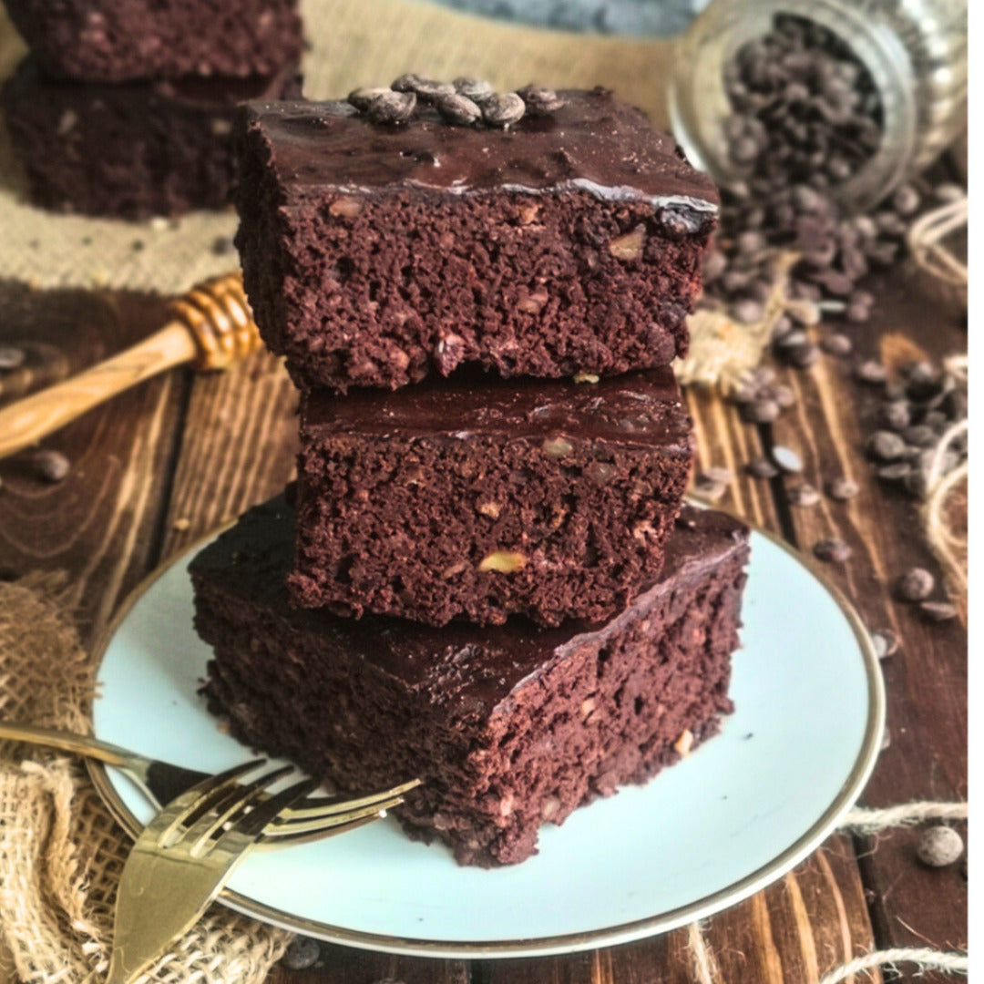 Saftige Kidneybohnen Brownies, glutenfrei und ohne Haushaltszucker, in 15 Minuten zubereitet aus dem Diät-Rezepte Kochbuch passend für den Thermomix®* Feel Good Fast Food von Fitgemixt