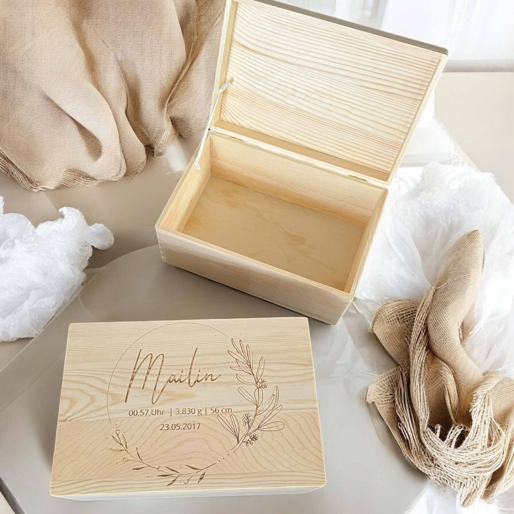 Personalisierte Holzkiste zur Geburt mit Gravur kaufen – liebevolles Geschenk zur Babyerinnerung im fitgemixt Shop