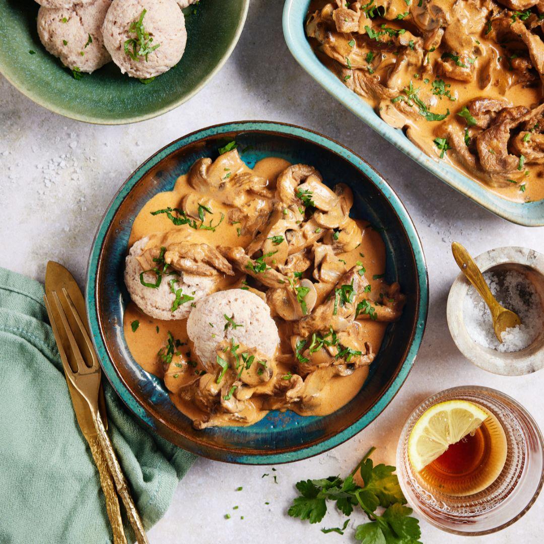 Rinder-Stroganoff Low Carb aus dem Thermomix® – zartes Fleisch in cremiger Sauce
