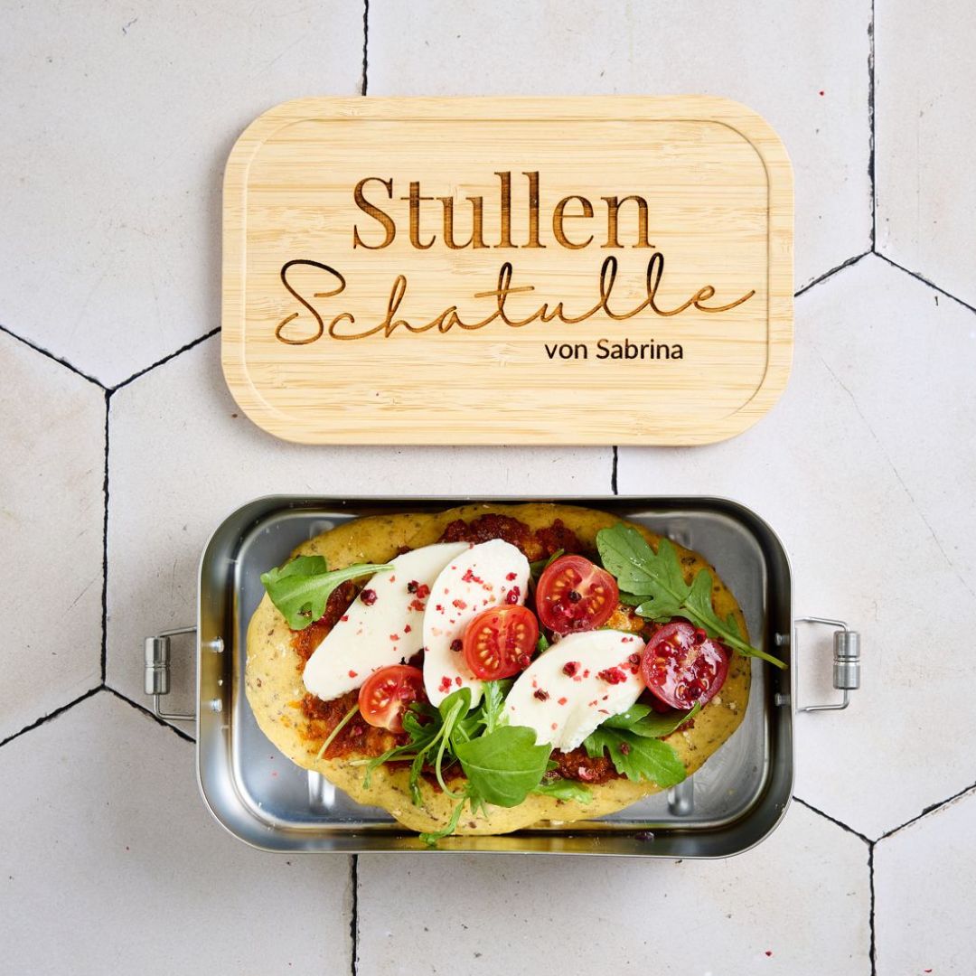 Lunchbox mit Fächern gesucht? Unsere personalisierbare Lunchbox kann ganz einfach mit einer oder zwei Fächern versehen werden, um unterschiedliche Lebensmittel zu transportieren. Bestellbar im fitgemixt Onlineshop.