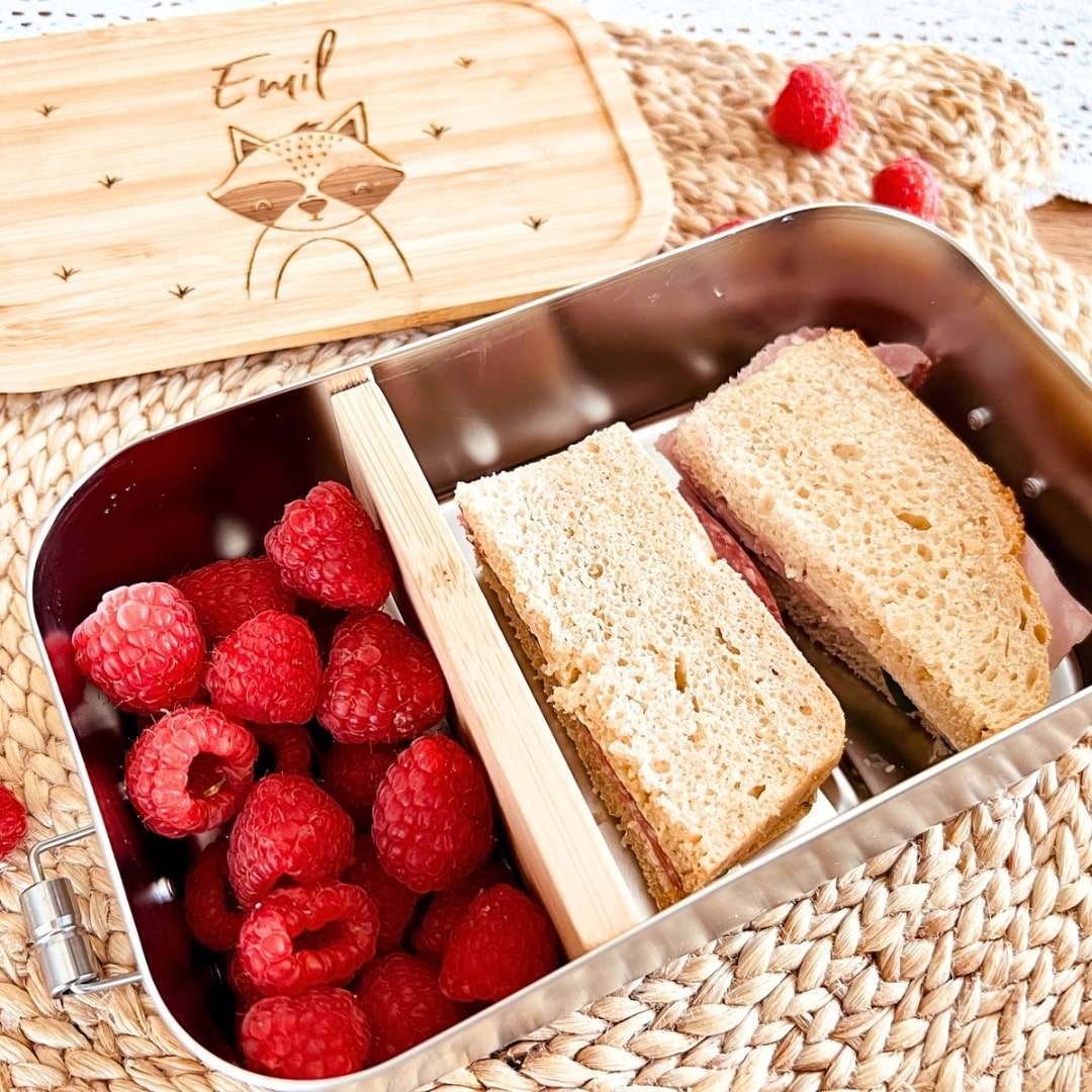 Unsere Lunchbox personalisiert mit Name und Motiv ist ein wunderschönes Geschenk zu Weihnachten, zur Einschulung, für den ersten Kindergartentag oder auch einfach so als liebevolles Mitbringsel. Bestellbar im fitgemixt Onlineshop.