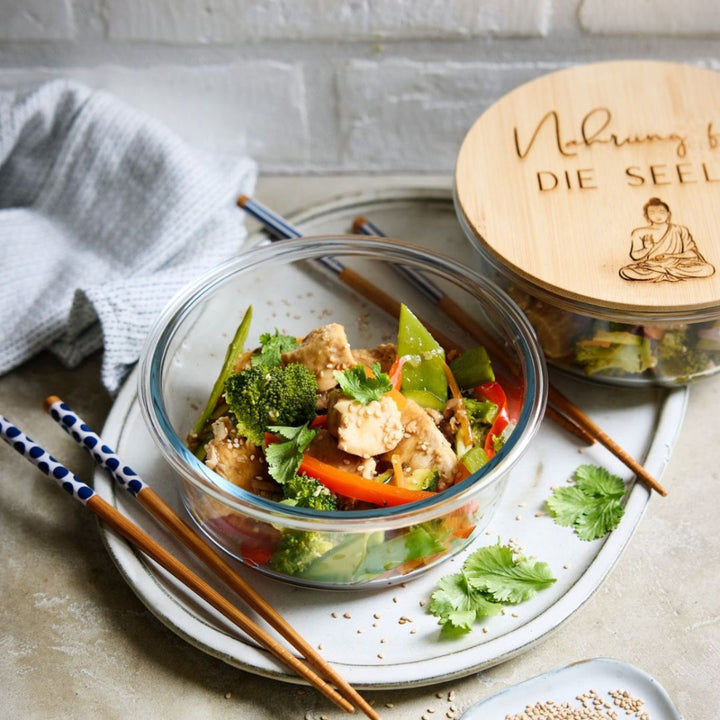 Bestellen Sie jetzt Ihre runden und hochwertigen Meal-Prep-Gläser mit einem unserer inspirierenden Sprüche für eine gesunde Wochenplanung im Onlineshop von Fitgemixt.