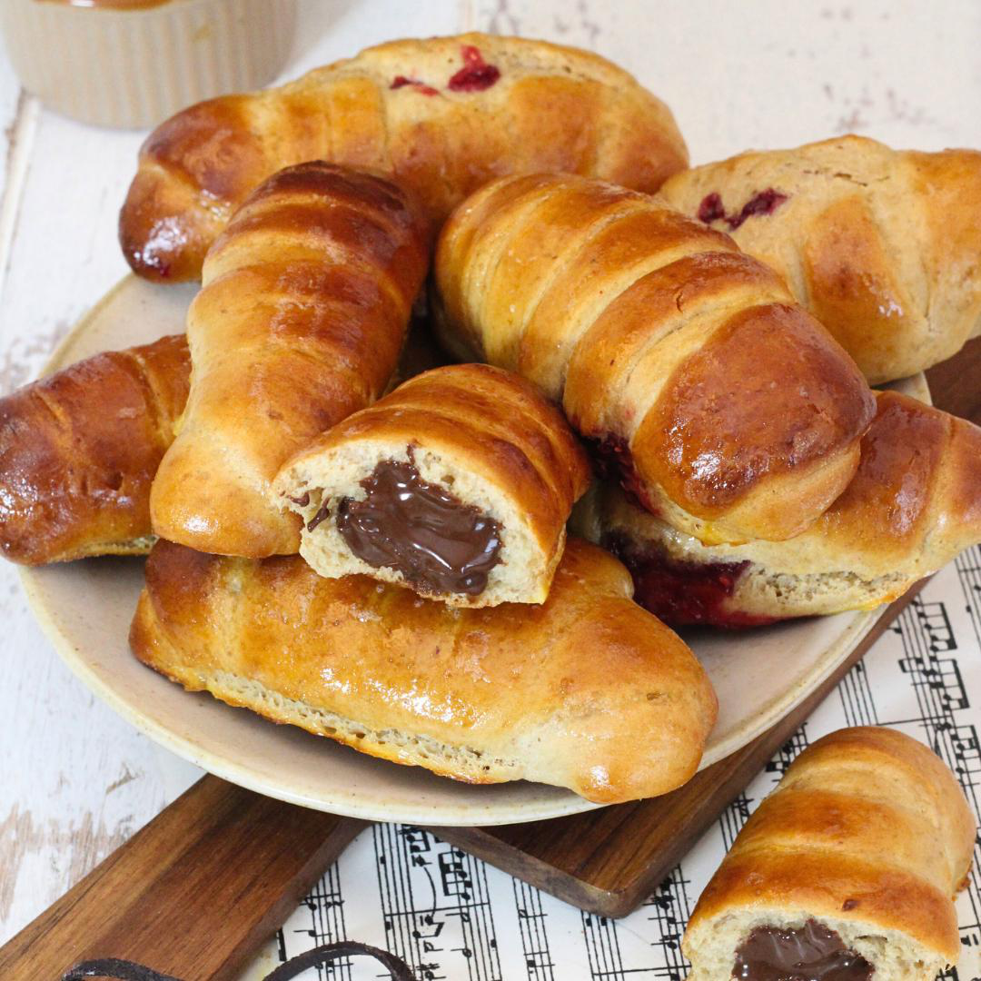 Milchhörnchen aus dem neuen Brotbackbuch für den Thermomix by fitgemixt. Erlebe den köstlichen Geschmack selbst und sichere dir jetzt dein Exemplar des neuen Brotbackbuchs für den Thermomix by fitgemixt!