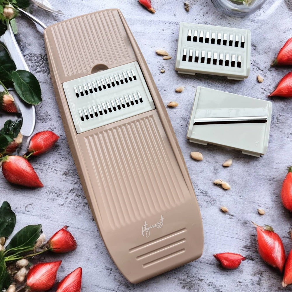 Multireibe für die Küche von fitgemixt für vielseitiges Schneiden und Reiben von Obst und Gemüse.