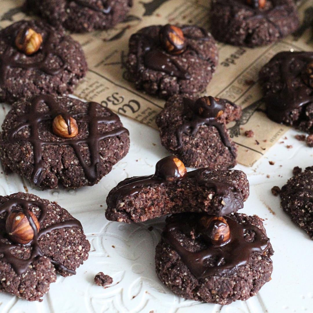 Köstliche Nougat-Plätzchen zubereitet mit dem Thermomix, erhältlich im fitgemixt Onlineshop im Buch 'Winterlieblinge