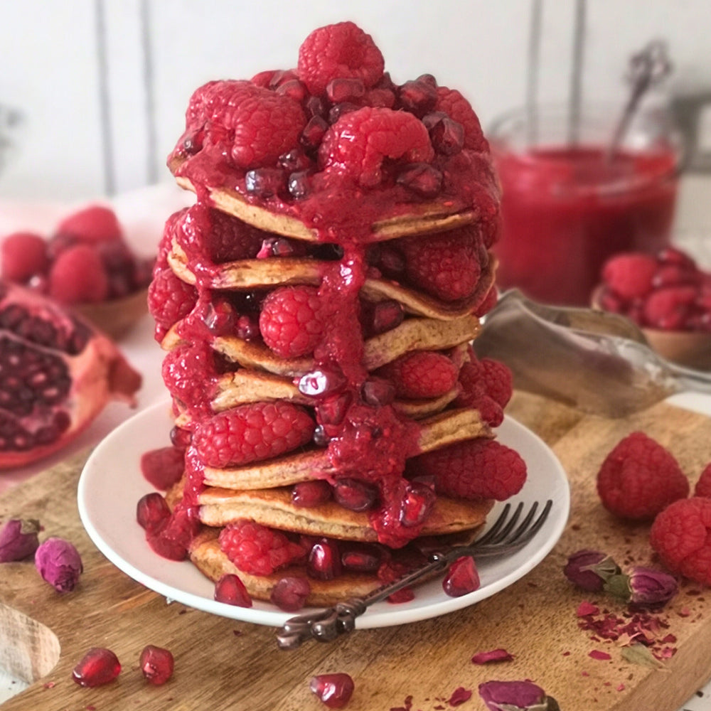 Vegane Pancakes mit Himbeersoße, ohne Haushaltszucker, in 15 Minuten zubereitet aus dem Diät-Rezepte Kochbuch passend für den Thermomix®* Feel Good Fast Food von Fitgemixt