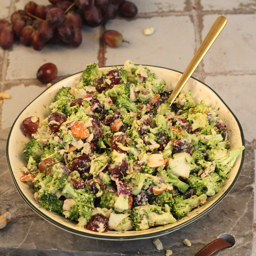 Brokkoli-Trauben-Salat mit Dattel-Cashew-Dressing aus Gemeinsam genießen Band 2 – entdecke die Thermomix®*-Rezepte im fitgemixt Shop.