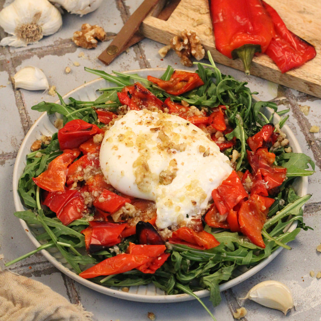 Buratta auf geröstetem Paprika – Thermomix®*-Rezept aus Gemeinsam genießen Band 2. Jetzt das Kochbuch im fitgemixt Shop bestellen.