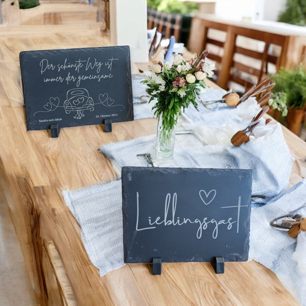 Schiefertafel für Hochzeitsdeko mit Gravur Lieblingsgast und Hochzeitsspruch, online bestellen bei fitgemixt