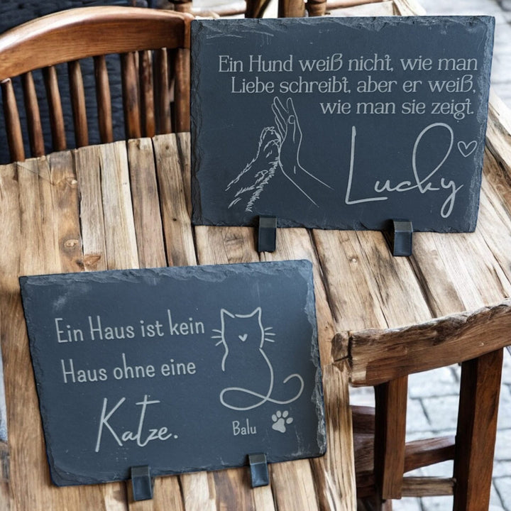 Schiefertafeln mit wetterfester Gravur für Hunde- und Katzenfreunde als personalisierte Haustierdeko
