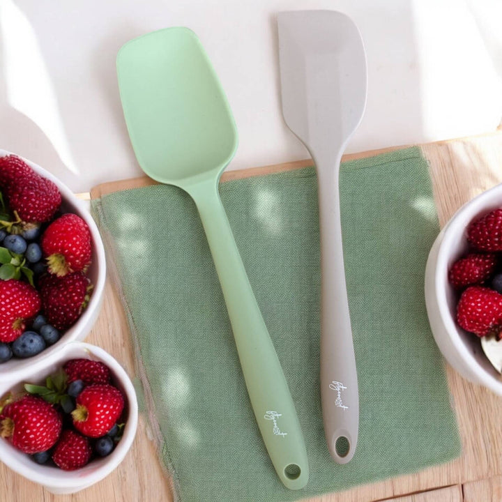 2 Silikonspatel von Fitgemixt in braun und grün