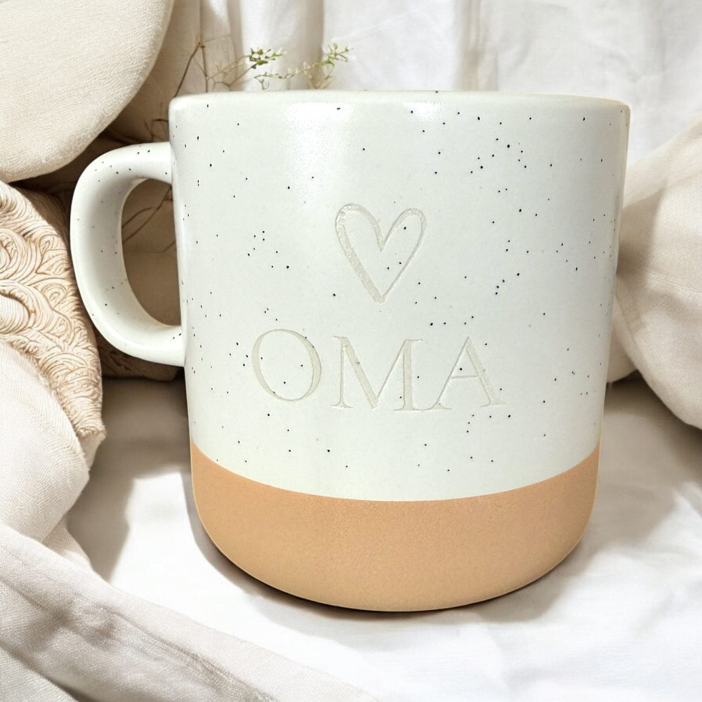 Tasse gravieren für die Oma mit der süßen "OMA"-Gravur und Herz als personalisiertes Geschenk im fitgemixt Shop kaufen